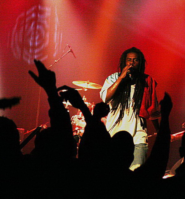 Mort deTonton David tête d'affiche du Concert des 10 ans de Cocktail FM en 2005