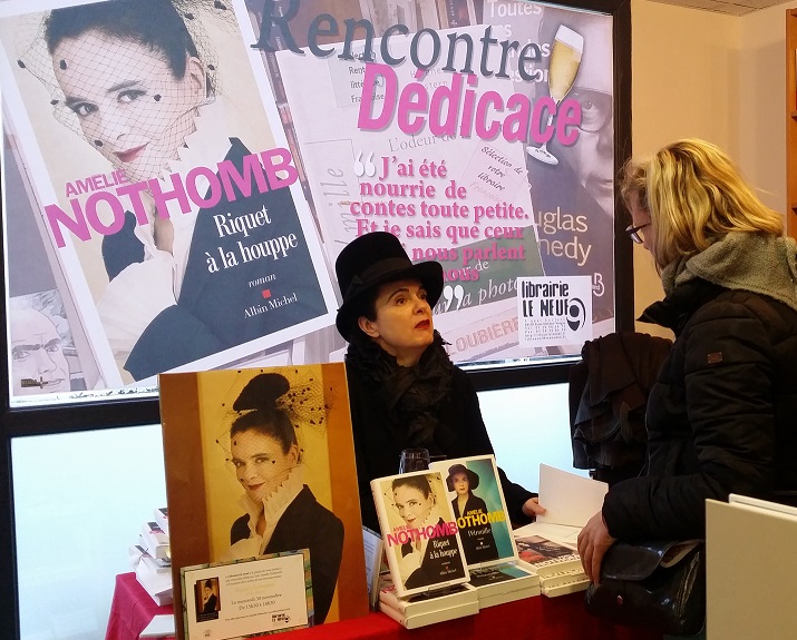 Amélie Nothomb à la librairie Le Neuf de Saint-Dié pour 3 heures de dédicaces